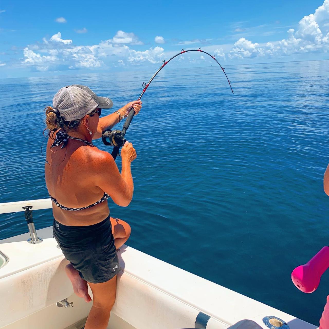 How much does a Texas commercial fishing license cost?